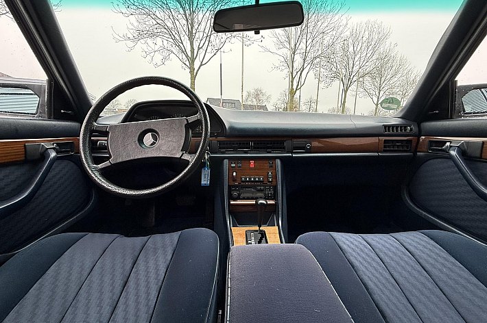 Mercedes-Benz 200-500 (W126) 300SE DEZE MOOIE 300SE IS VOORZIEN VAN O.A. AUTOMAAT, AIRCO, WEGENBELASTINGVRIJ, INTERIEUR EN EXTERIEUR ZEER NETJES.