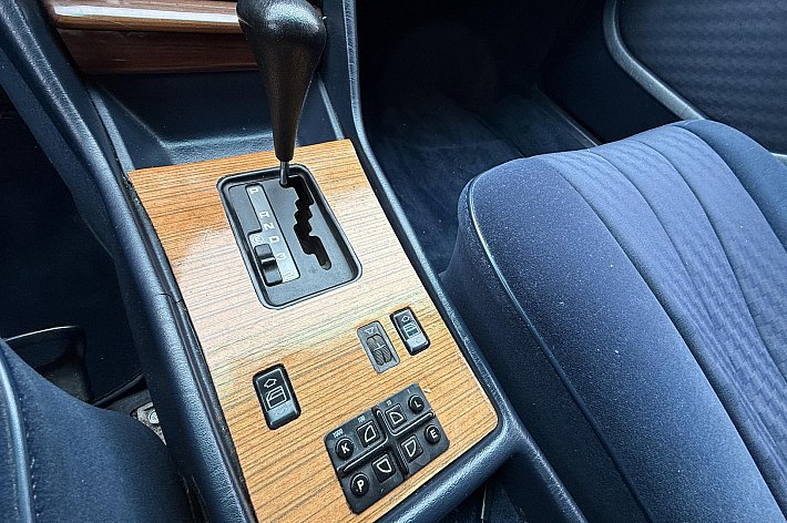 Mercedes-Benz 200-500 (W126) 300SE DEZE MOOIE 300SE IS VOORZIEN VAN O.A. AUTOMAAT, AIRCO, WEGENBELASTINGVRIJ, INTERIEUR EN EXTERIEUR ZEER NETJES.