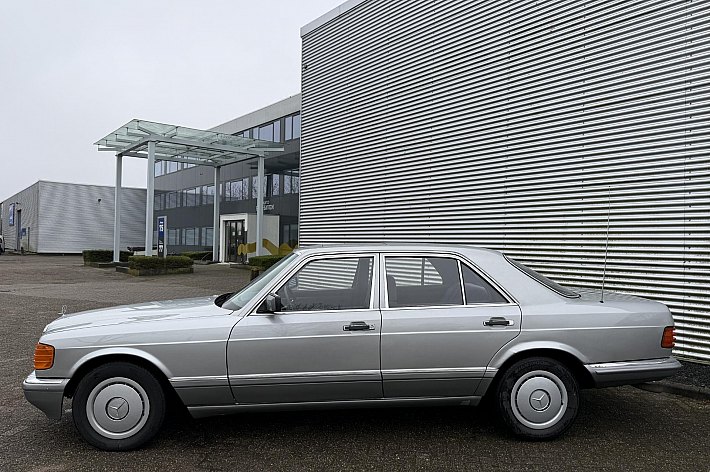 Mercedes-Benz 200-500 (W126) 300SE DEZE MOOIE 300SE IS VOORZIEN VAN O.A. AUTOMAAT, AIRCO, WEGENBELASTINGVRIJ, INTERIEUR EN EXTERIEUR ZEER NETJES.