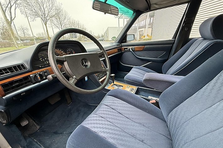 Mercedes-Benz 200-500 (W126) 300SE DEZE MOOIE 300SE IS VOORZIEN VAN O.A. AUTOMAAT, AIRCO, WEGENBELASTINGVRIJ, INTERIEUR EN EXTERIEUR ZEER NETJES.