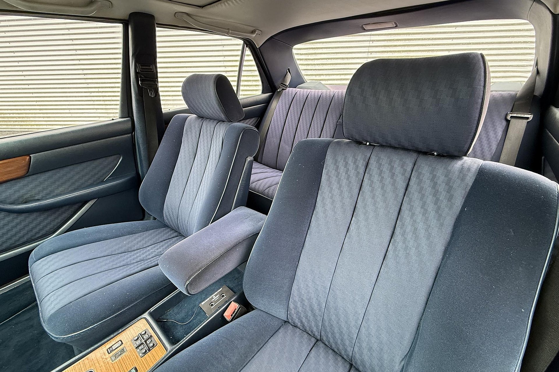 Mercedes-Benz 200-500 (W126)