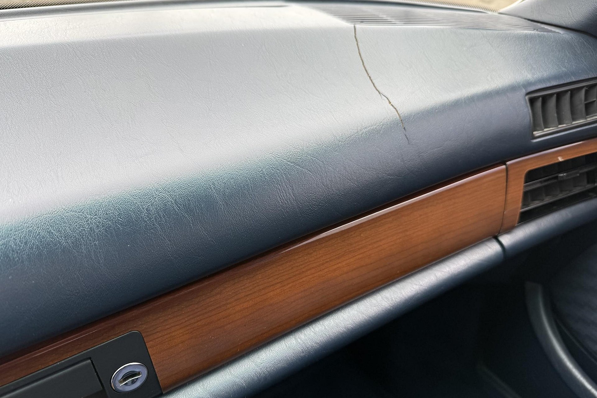 Mercedes-Benz 200-500 (W126)