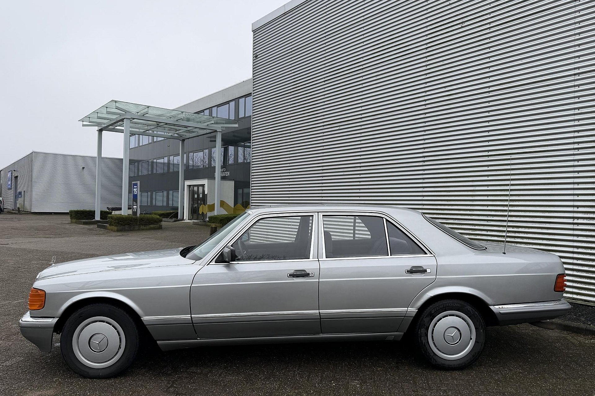 Mercedes-Benz 200-500 (W126)