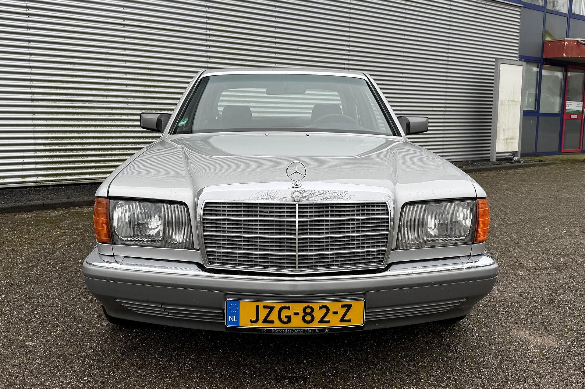 Mercedes-Benz 200-500 (W126)