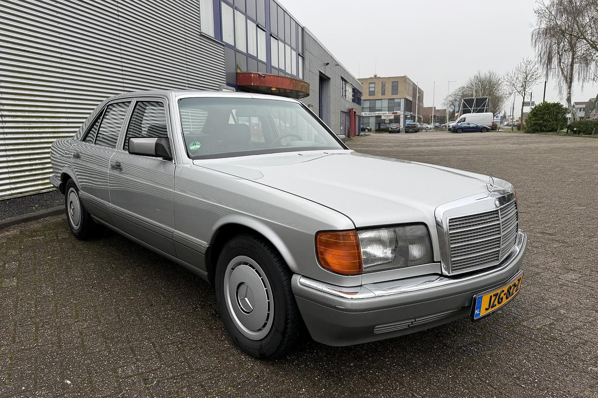 Mercedes-Benz 200-500 (W126)