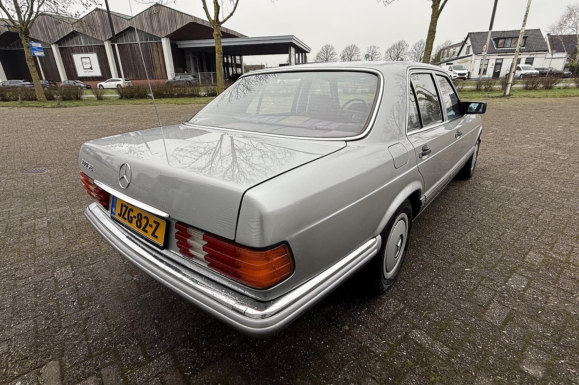 Mercedes-Benz 200-500 (W126)