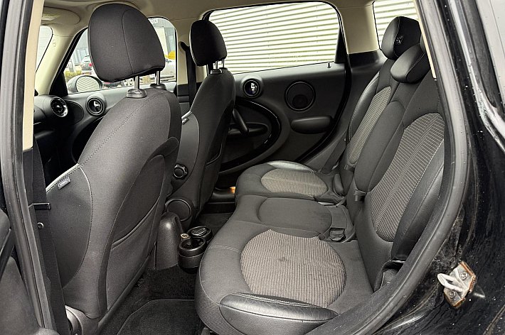 MINI Countryman 1.6 Cooper Chili , PANORAMADAK, HALF LEDER, CRUISE CONTROLE, NAVIGATIE, PDC ACHTER, 6 BAK, DUBBELE SLEUTELS, VOLLEDIG ONDERHOUDEN, BOEKJES AANWEZIG, RECENT POELIE EN SPANNERS VERNIEUWD, TOPAUTO MET VEEL MOOIE OPTIES