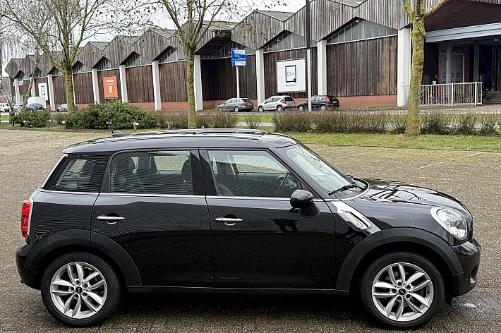 MINI Countryman 1.6 Cooper Chili , PANORAMADAK, HALF LEDER, CRUISE CONTROLE, NAVIGATIE, PDC ACHTER, 6 BAK, DUBBELE SLEUTELS, VOLLEDIG ONDERHOUDEN, BOEKJES AANWEZIG, RECENT POELIE EN SPANNERS VERNIEUWD, TOPAUTO MET VEEL MOOIE OPTIES