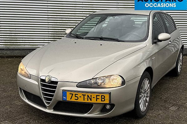 Alfa Romeo 147 1.6 T.Spark Veloce Collezione , LEDER, 125.977 KM N.A.P., AIRCO, CRUISE CONTROLE, TREKHAAK, RECENT NWE DISTRIBUTIE GEHAD, NWE AIRCO POMP, ALLE FACTUREN TOT AAN HEDEN AANWEZIG, BOEKJES, UNIEKE KM STAND, RIJDT SUPER, VOOR DE LIEFHEBBER!!!!