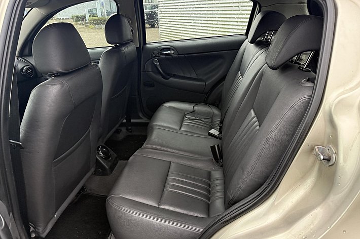 Alfa Romeo 147 1.6 T.Spark Veloce Collezione , LEDER, 125.977 KM N.A.P., AIRCO, CRUISE CONTROLE, TREKHAAK, RECENT NWE DISTRIBUTIE GEHAD, NWE AIRCO POMP, ALLE FACTUREN TOT AAN HEDEN AANWEZIG, BOEKJES, UNIEKE KM STAND, RIJDT SUPER, VOOR DE LIEFHEBBER!!!!