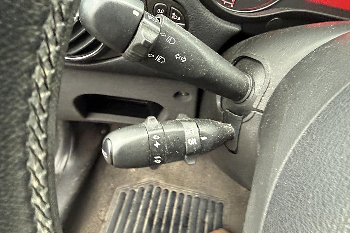 Alfa Romeo 147 1.6 T.Spark Veloce Collezione , LEDER, 125.977 KM N.A.P., AIRCO, CRUISE CONTROLE, TREKHAAK, RECENT NWE DISTRIBUTIE GEHAD, NWE AIRCO POMP, ALLE FACTUREN TOT AAN HEDEN AANWEZIG, BOEKJES, UNIEKE KM STAND, RIJDT SUPER, VOOR DE LIEFHEBBER!!!!