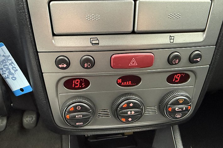 Alfa Romeo 147 1.6 T.Spark Veloce Collezione , LEDER, 125.977 KM N.A.P., AIRCO, CRUISE CONTROLE, TREKHAAK, RECENT NWE DISTRIBUTIE GEHAD, NWE AIRCO POMP, ALLE FACTUREN TOT AAN HEDEN AANWEZIG, BOEKJES, UNIEKE KM STAND, RIJDT SUPER, VOOR DE LIEFHEBBER!!!!