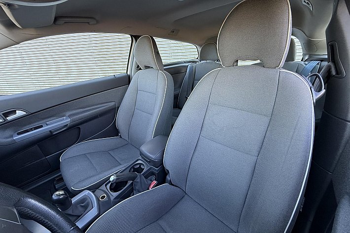 Volvo C30 1.8 Kinetic , VOLLEDIG ONDERHOUDEN, AIRCO, TREKHAAK, NETTE EN GOED RIJDENDE SPORTIVE C30, BOEKJES AANWEZIG, INRUIL MOGELIJK TEGEN HANDELSPRIJS, NIEUWE APK