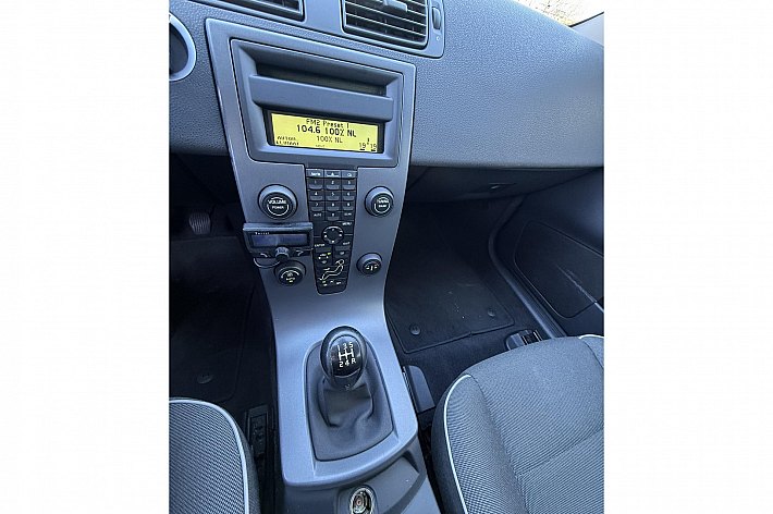 Volvo C30 1.8 Kinetic , VOLLEDIG ONDERHOUDEN, AIRCO, TREKHAAK, NETTE EN GOED RIJDENDE SPORTIVE C30, BOEKJES AANWEZIG, INRUIL MOGELIJK TEGEN HANDELSPRIJS, NIEUWE APK