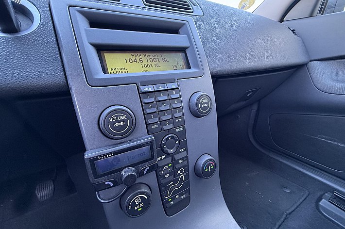 Volvo C30 1.8 Kinetic , VOLLEDIG ONDERHOUDEN, AIRCO, TREKHAAK, NETTE EN GOED RIJDENDE SPORTIVE C30, BOEKJES AANWEZIG, INRUIL MOGELIJK TEGEN HANDELSPRIJS, NIEUWE APK