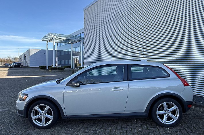Volvo C30 1.8 Kinetic , VOLLEDIG ONDERHOUDEN, AIRCO, TREKHAAK, NETTE EN GOED RIJDENDE SPORTIVE C30, BOEKJES AANWEZIG, INRUIL MOGELIJK TEGEN HANDELSPRIJS, NIEUWE APK