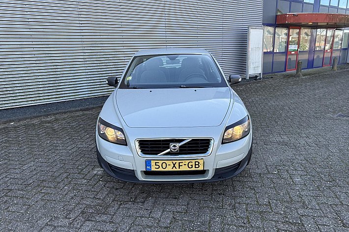 Volvo C30 1.8 Kinetic , VOLLEDIG ONDERHOUDEN, AIRCO, TREKHAAK, NETTE EN GOED RIJDENDE SPORTIVE C30, BOEKJES AANWEZIG, INRUIL MOGELIJK TEGEN HANDELSPRIJS, NIEUWE APK