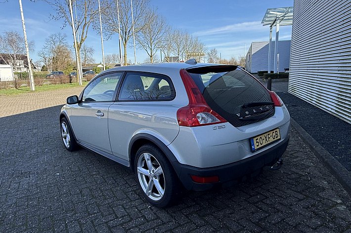 Volvo C30 1.8 Kinetic , VOLLEDIG ONDERHOUDEN, AIRCO, TREKHAAK, NETTE EN GOED RIJDENDE SPORTIVE C30, BOEKJES AANWEZIG, INRUIL MOGELIJK TEGEN HANDELSPRIJS, NIEUWE APK