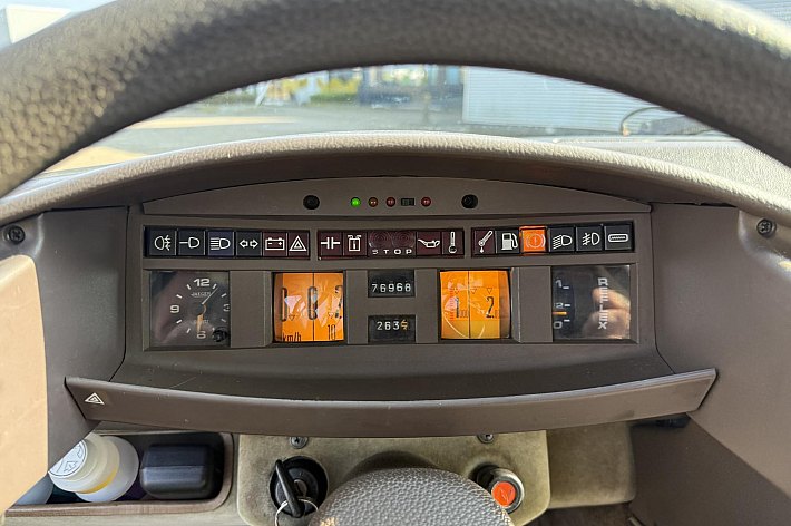 Citroën CX 2.0 , WEGENBELASTINGVRIJ, STUURBEKRACHTIGING, GOEDE HYDROLIEK, NIEUWE KOPPELING, NIEUWE DISTRIBUTIE, NIEUWE KERINGEN, NIEUWE MIDDENDEMPER, NIEUWE KRUKAS KERINGEN, NIEUWE MULTIRIEM, FACTUUR AANWEZIG, ORIGINELE KM 176.968 km TELLER 1 x ROND GEWEEST, NAP AAN