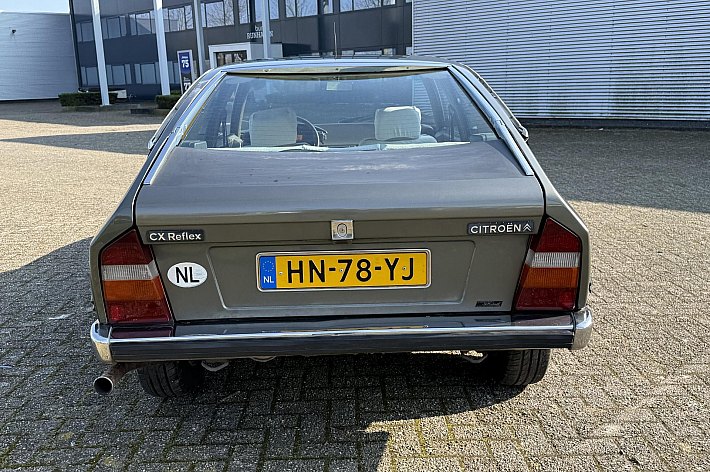 Citroën CX 2.0 , WEGENBELASTINGVRIJ, STUURBEKRACHTIGING, GOEDE HYDROLIEK, NIEUWE KOPPELING, NIEUWE DISTRIBUTIE, NIEUWE KERINGEN, NIEUWE MIDDENDEMPER, NIEUWE KRUKAS KERINGEN, NIEUWE MULTIRIEM, FACTUUR AANWEZIG, ORIGINELE KM 176.968 km TELLER 1 x ROND GEWEEST, NAP AAN
