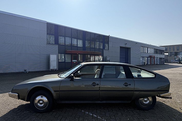 Citroën CX 2.0 , WEGENBELASTINGVRIJ, STUURBEKRACHTIGING, GOEDE HYDROLIEK, NIEUWE KOPPELING, NIEUWE DISTRIBUTIE, NIEUWE KERINGEN, NIEUWE MIDDENDEMPER, NIEUWE KRUKAS KERINGEN, NIEUWE MULTIRIEM, FACTUUR AANWEZIG, ORIGINELE KM 176.968 km TELLER 1 x ROND GEWEEST, NAP AAN