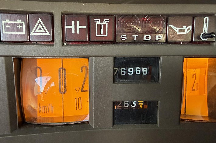 Citroën CX 2.0 , WEGENBELASTINGVRIJ, STUURBEKRACHTIGING, GOEDE HYDROLIEK, NIEUWE KOPPELING, NIEUWE DISTRIBUTIE, NIEUWE KERINGEN, NIEUWE MIDDENDEMPER, NIEUWE KRUKAS KERINGEN, NIEUWE MULTIRIEM, FACTUUR AANWEZIG, ORIGINELE KM 176.968 km TELLER 1 x ROND GEWEEST, NAP AAN