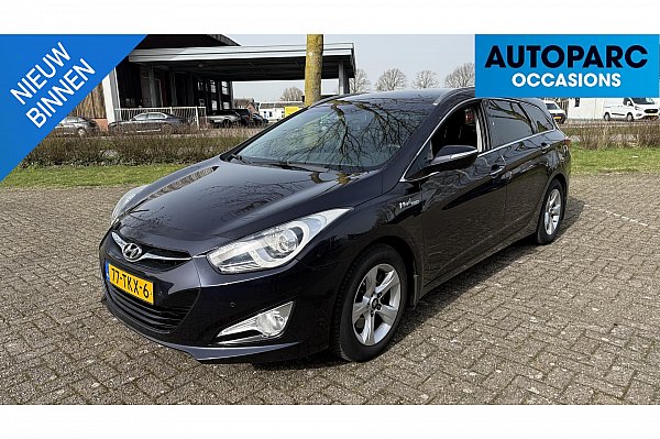 Hyundai i40 Wagon 1.6 GDI Blue Business Edition , AIRCO, NAVI, CRUISE, PDC VOOR EN ACHTER, TREKHAAK, ACHTERUITRIJCAMERA, LICHT METALENVELGEN, INKLAPBARE SPIEGELS, 6 BAK, SCHERPE VASTE PRIJS !!!