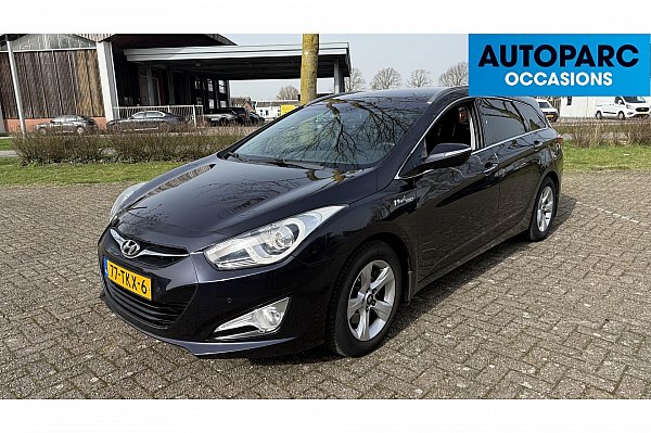 Hyundai i40 Wagon 1.6 GDI Blue Business Edition , AIRCO, NAVI, CRUISE, PDC VOOR EN ACHTER, TREKHAAK, ACHTERUITRIJCAMERA, LICHT METALENVELGEN, INKLAPBARE SPIEGELS, 6 BAK, SCHERPE VASTE PRIJS !!!