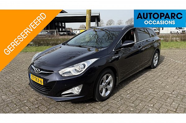 Hyundai i40 Wagon 1.6 GDI Blue Business Edition , AIRCO, NAVI, CRUISE, PDC VOOR EN ACHTER, TREKHAAK, ACHTERUITRIJCAMERA, LICHT METALENVELGEN, INKLAPBARE SPIEGELS, 6 BAK, SCHERPE VASTE PRIJS !!!