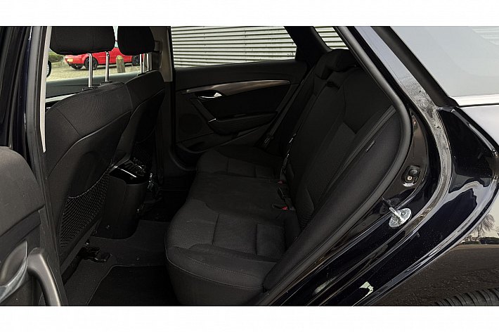 Hyundai i40 Wagon 1.6 GDI Blue Business Edition , AIRCO, NAVI, CRUISE, PDC VOOR EN ACHTER, TREKHAAK, ACHTERUITRIJCAMERA, LICHT METALENVELGEN, INKLAPBARE SPIEGELS, 6 BAK, SCHERPE VASTE PRIJS !!!