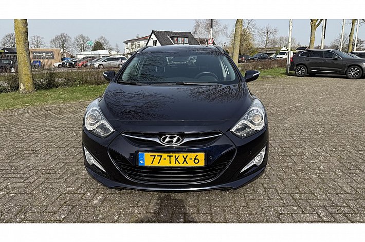 Hyundai i40 Wagon 1.6 GDI Blue Business Edition , AIRCO, NAVI, CRUISE, PDC VOOR EN ACHTER, TREKHAAK, ACHTERUITRIJCAMERA, LICHT METALENVELGEN, INKLAPBARE SPIEGELS, 6 BAK, SCHERPE VASTE PRIJS !!!