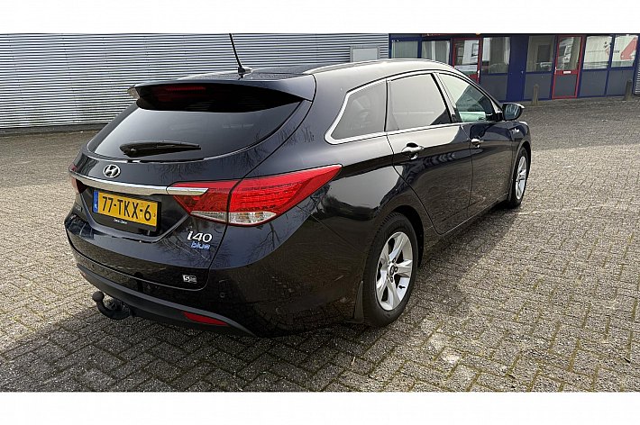 Hyundai i40 Wagon 1.6 GDI Blue Business Edition , AIRCO, NAVI, CRUISE, PDC VOOR EN ACHTER, TREKHAAK, ACHTERUITRIJCAMERA, LICHT METALENVELGEN, INKLAPBARE SPIEGELS, 6 BAK, SCHERPE VASTE PRIJS !!!