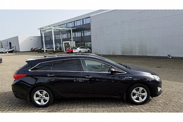 Hyundai i40 Wagon 1.6 GDI Blue Business Edition , AIRCO, NAVI, CRUISE, PDC VOOR EN ACHTER, TREKHAAK, ACHTERUITRIJCAMERA, LICHT METALENVELGEN, INKLAPBARE SPIEGELS, 6 BAK, SCHERPE VASTE PRIJS !!!