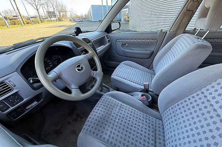 Mazda Demio 1.5 Exclusive , AUTOMAAT, TREKHAAK, APK 17-3-2027, ELECTR RAMEN VOOR, ZEER GOED RIJDENDE AUTOMAAT VOOR DE KLEINE BEURS