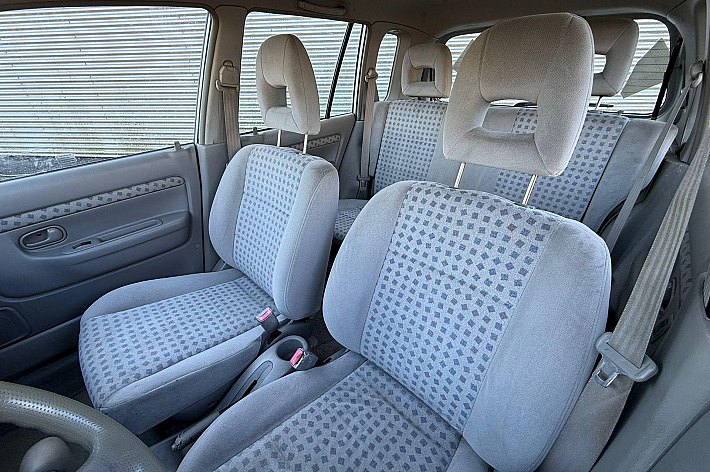 Mazda Demio 1.5 Exclusive , AUTOMAAT, TREKHAAK, APK 17-3-2027, ELECTR RAMEN VOOR, ZEER GOED RIJDENDE AUTOMAAT VOOR DE KLEINE BEURS