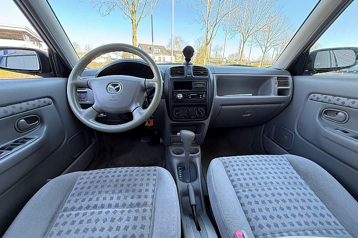 Mazda Demio 1.5 Exclusive , AUTOMAAT, TREKHAAK, APK 17-3-2027, ELECTR RAMEN VOOR, ZEER GOED RIJDENDE AUTOMAAT VOOR DE KLEINE BEURS