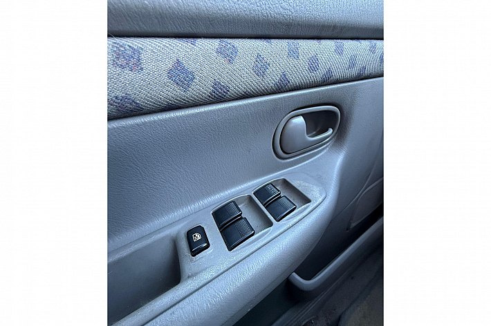 Mazda Demio 1.5 Exclusive , AUTOMAAT, TREKHAAK, APK 17-3-2027, ELECTR RAMEN VOOR, ZEER GOED RIJDENDE AUTOMAAT VOOR DE KLEINE BEURS