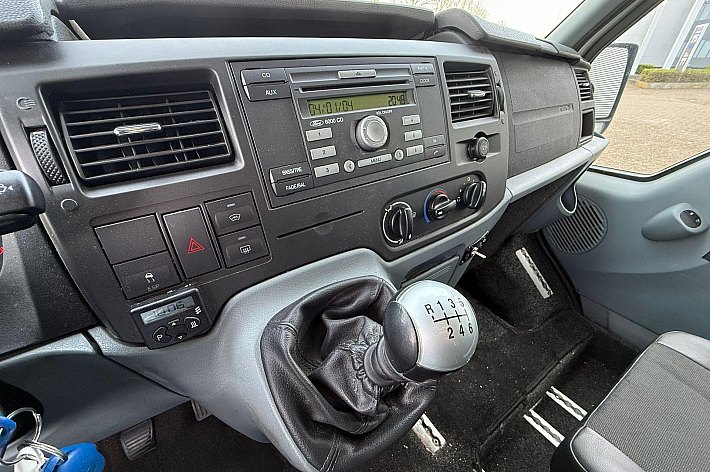 Ford Transit 300S 2.2 TDCI SHD , AIRCO, EURO 5, CRUISE CONTROLE, LAGE KM, KEURIG ONDERHOUDEN, EX-INVALDE, LIFT GAAT ER VOOR NL UIT, VOOR EXPORT BLIJFT HIJ ZITTEN, RIJDT GOED