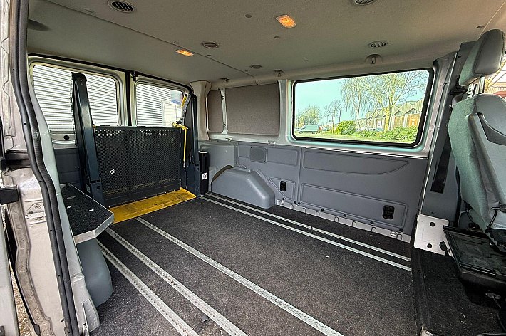 Ford Transit 300S 2.2 TDCI SHD , AIRCO, EURO 5, CRUISE CONTROLE, LAGE KM, KEURIG ONDERHOUDEN, EX-INVALDE, LIFT GAAT ER VOOR NL UIT, VOOR EXPORT BLIJFT HIJ ZITTEN, RIJDT GOED