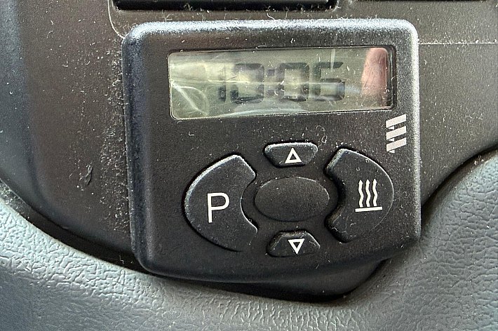 Ford Transit 300S 2.2 TDCI SHD , AIRCO, EURO 5, CRUISE CONTROLE, LAGE KM, KEURIG ONDERHOUDEN, EX-INVALDE, LIFT GAAT ER VOOR NL UIT, VOOR EXPORT BLIJFT HIJ ZITTEN, RIJDT GOED