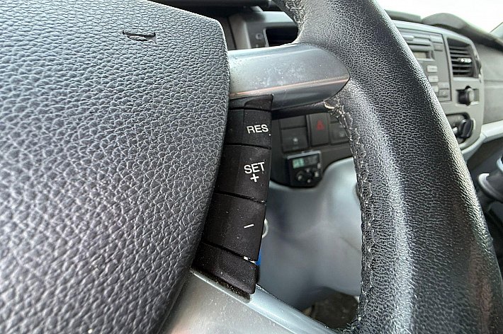 Ford Transit 300S 2.2 TDCI SHD , AIRCO, EURO 5, CRUISE CONTROLE, LAGE KM, KEURIG ONDERHOUDEN, EX-INVALDE, LIFT GAAT ER VOOR NL UIT, VOOR EXPORT BLIJFT HIJ ZITTEN, RIJDT GOED