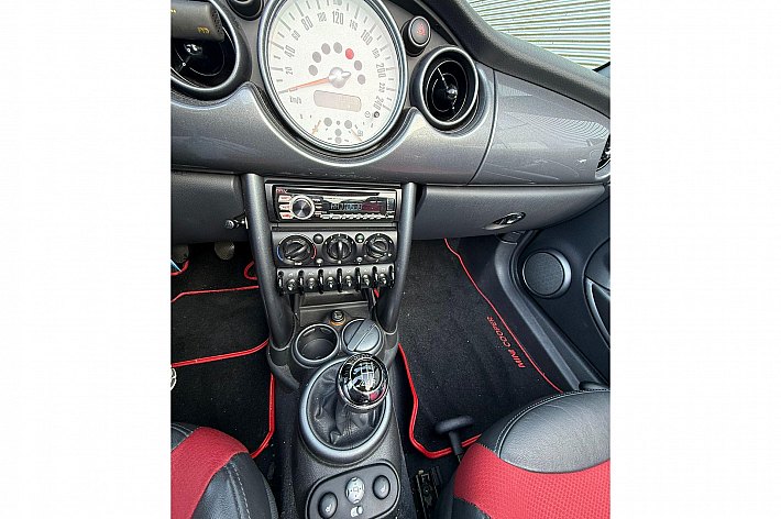MINI Cabrio 1.6 Cooper , CABRIO ELEKTRISCH DAK, GOED WERKEND, AIRCO, HALF LEDER, STOELVERWARMING, ELECTRISCHE SPIEGELS, GOED ONDERHOUDEN, BOEKJES AANWEZIG.