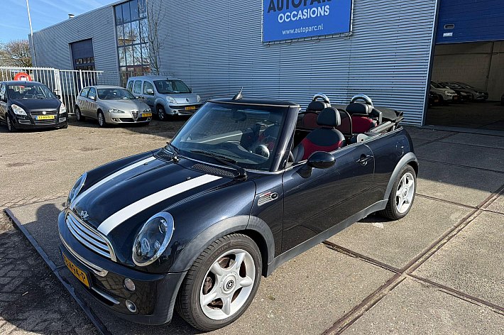 MINI Cabrio 1.6 Cooper , CABRIO ELEKTRISCH DAK, GOED WERKEND, AIRCO, HALF LEDER, STOELVERWARMING, ELECTRISCHE SPIEGELS, GOED ONDERHOUDEN, BOEKJES AANWEZIG.