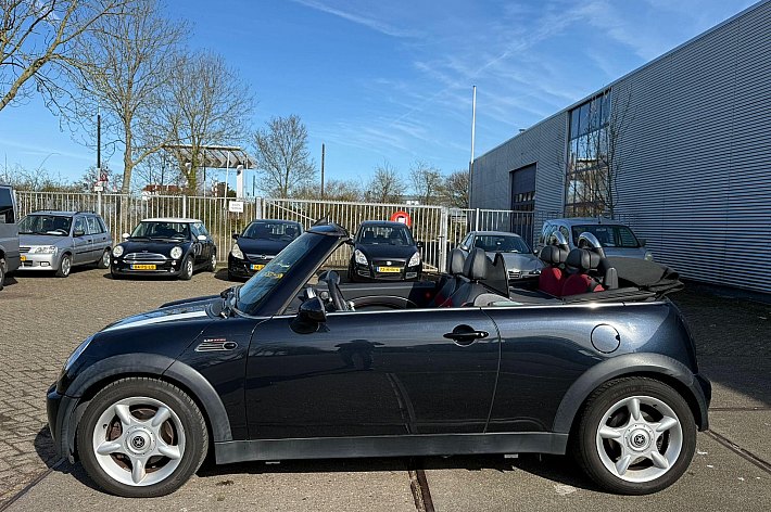 MINI Cabrio 1.6 Cooper , CABRIO ELEKTRISCH DAK, GOED WERKEND, AIRCO, HALF LEDER, STOELVERWARMING, ELECTRISCHE SPIEGELS, GOED ONDERHOUDEN, BOEKJES AANWEZIG.