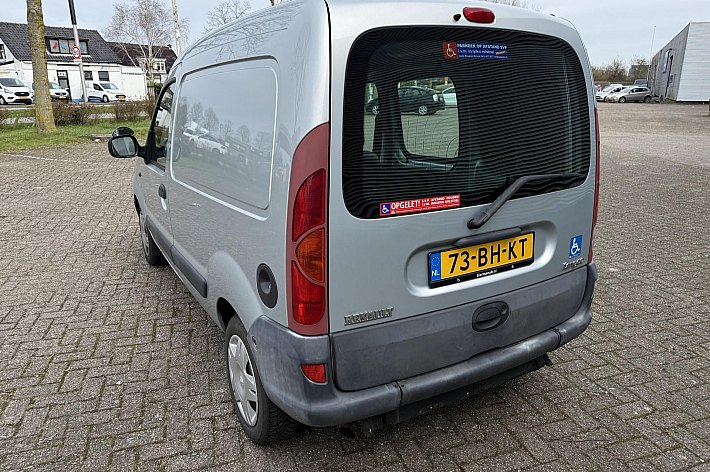 Renault Kangoo Express 1.5 dCi 80 Grand Confort , 124.934 KM NAP, NET NIEUWE DISTRIBUTIE EN ONDERHOUD GEHAD, EX INVALIDE IDEAAL VOOR VERVOER SCOOTER OF MOTOREN, GORDELS ACHTER NIET MEER AANWEZIG DUS NIET GESCHIKT MEER VOOR ROLSTOELVERVOER