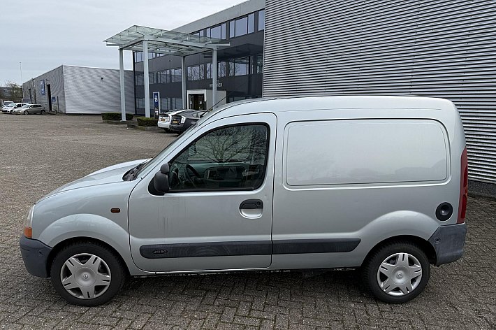 Renault Kangoo Express 1.5 dCi 80 Grand Confort , 124.930 KM NAP, NET NIEUWE DISTRIBUTIE EN ONDERHOUD GEHAD, EX INVALIDE IDEAAL VOOR VERVOER SCOOTER OF MOTOREN, GORDELS ACHTER NIET MEER AANWEZIG DUS NIET GESCHIKT MEER VOOR ROLSTOELVERVOER