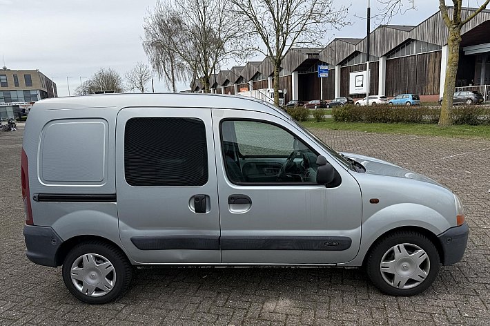 Renault Kangoo Express 1.5 dCi 80 Grand Confort , 124.934 KM NAP, NET NIEUWE DISTRIBUTIE EN ONDERHOUD GEHAD, EX INVALIDE IDEAAL VOOR VERVOER SCOOTER OF MOTOREN, GORDELS ACHTER NIET MEER AANWEZIG DUS NIET GESCHIKT MEER VOOR ROLSTOELVERVOER