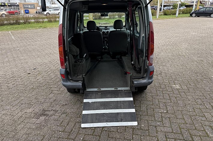 Renault Kangoo Express 1.5 dCi 80 Grand Confort , 124.930 KM NAP, NET NIEUWE DISTRIBUTIE EN ONDERHOUD GEHAD, EX INVALIDE IDEAAL VOOR VERVOER SCOOTER OF MOTOREN, GORDELS ACHTER NIET MEER AANWEZIG DUS NIET GESCHIKT MEER VOOR ROLSTOELVERVOER