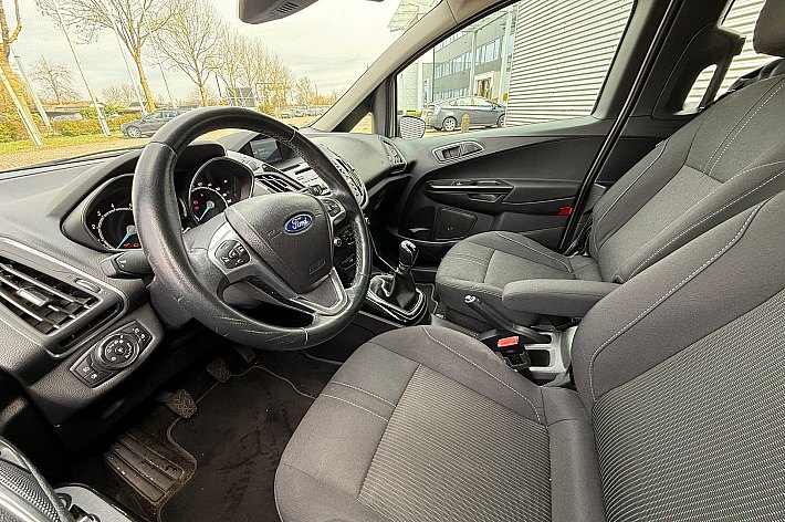 Ford B-MAX 1.0 EcoBoost Titanium , CLIMA, CRUISE CONTROLE,TREKHAAK,  ACHTERUITRIJ CAMERA, NAVI, PDC VOOR EN ACHTER, 100% ONDERHOUDEN, BOEKJES AANWEZIG, SUPER NETTE EN PERFECT RIJDENDE AUTO