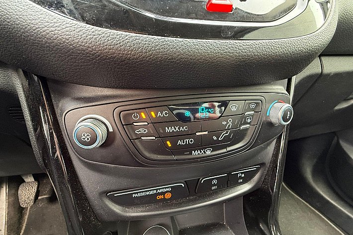 Ford B-MAX 1.0 EcoBoost Titanium , CLIMA, CRUISE CONTROLE,TREKHAAK,  ACHTERUITRIJ CAMERA, NAVI, PDC VOOR EN ACHTER, 100% ONDERHOUDEN, BOEKJES AANWEZIG, SUPER NETTE EN PERFECT RIJDENDE AUTO